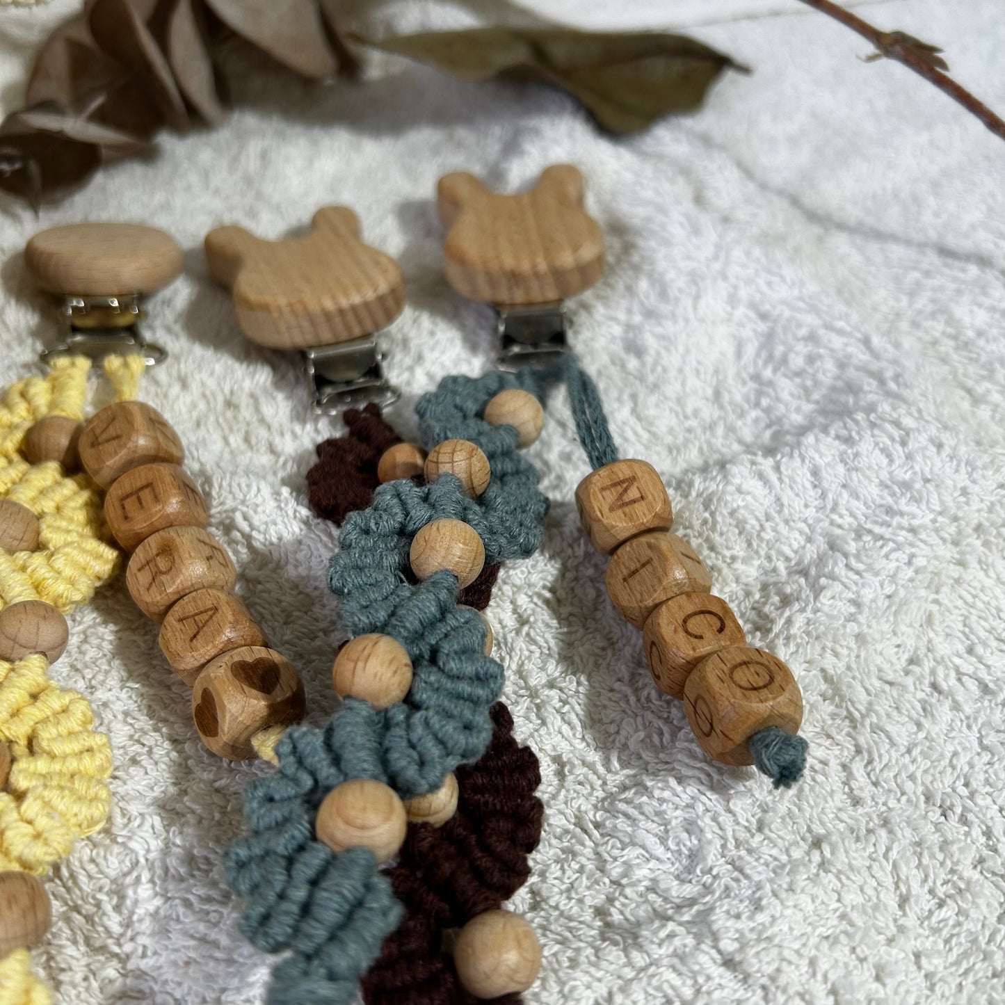 CHUPETERO MACRAMÉ PERSONALIZADO